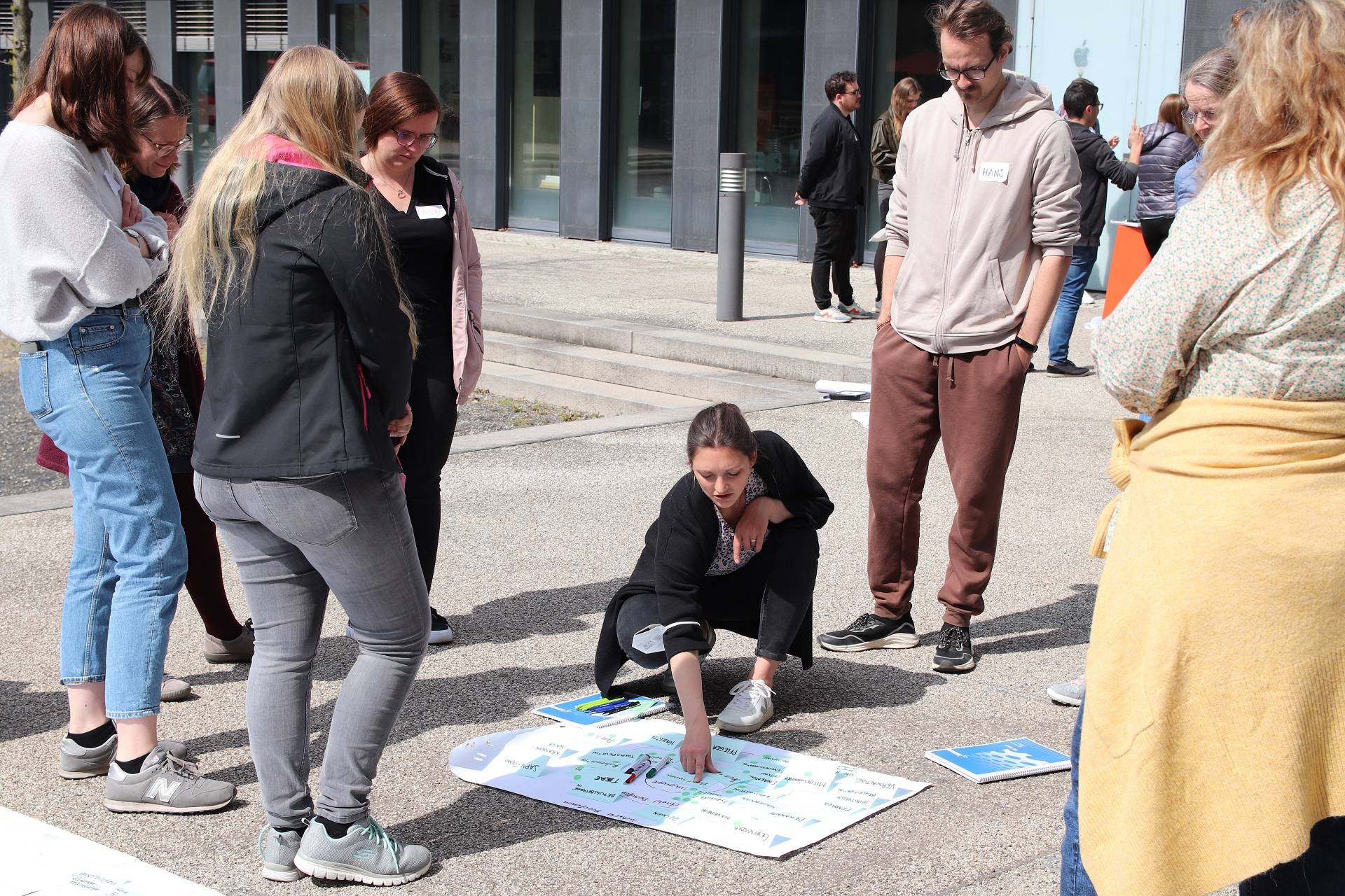 Studierende im Design-Thinking-Workshop am 22.04.2022 © Verena Kiss Studierende im Design-Thinking-Workshop am 22.04.2022 © Verena Kiss